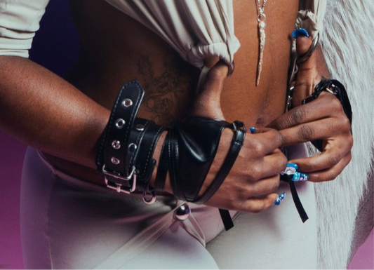 Black leather strapy gloves