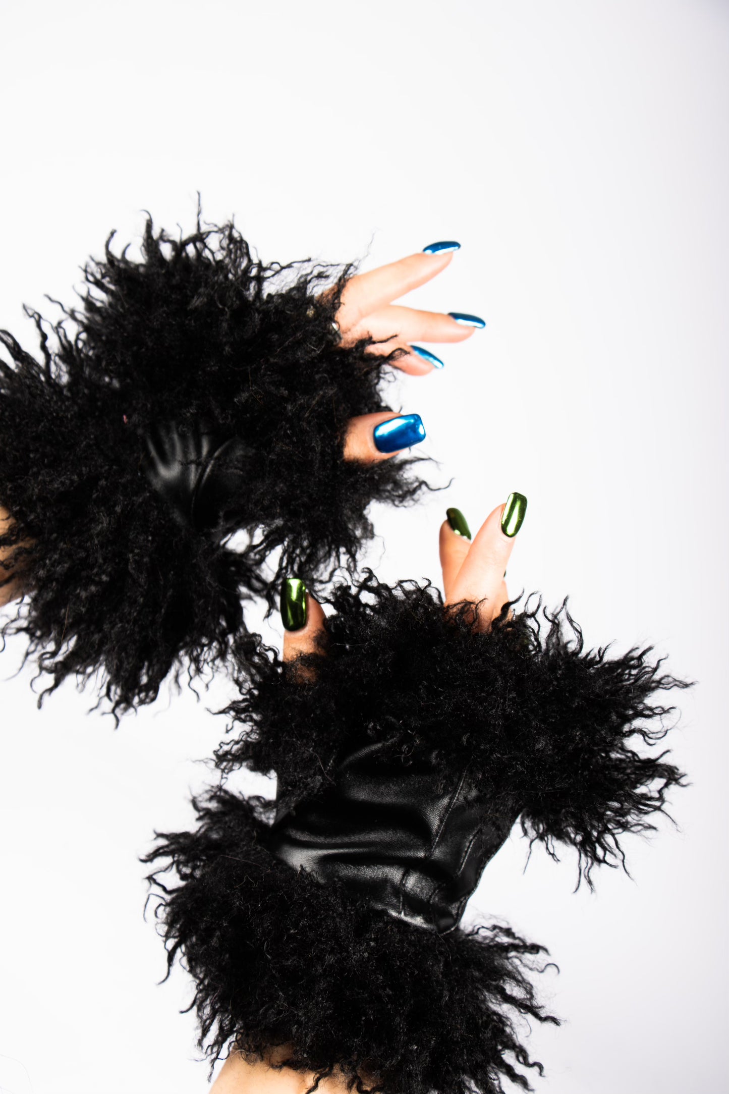 Curly gloves